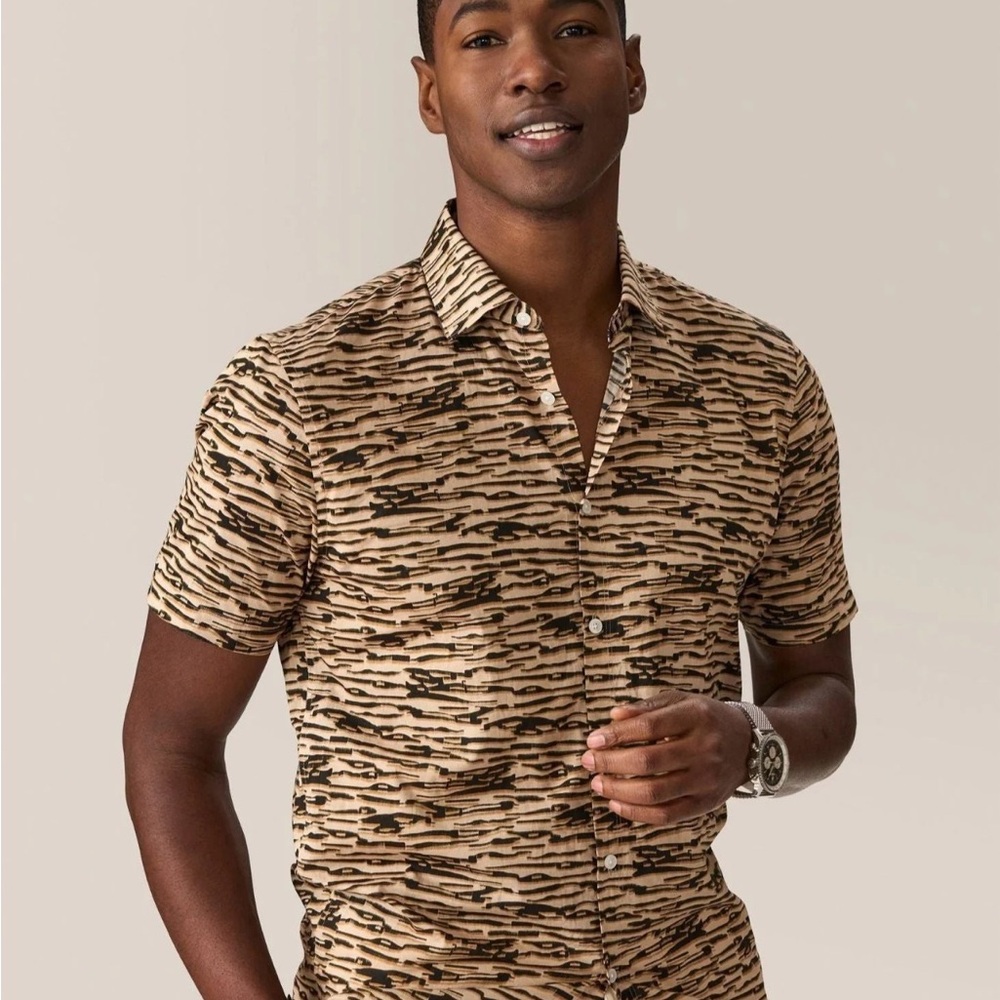 Goodman Brand Casual Short-Sleeve Button-Down Shirt in Beige Tiger Print